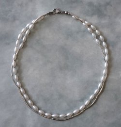 画像3: 【送料無料】◆flower storm◆長さ約46cm ホワイトパール＆シルバーメタルパーツの２連ネックレス  (アクセサリー フェイクパール 真鍮製 ステンレス製 レディース メンズ 日本製）