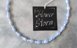 画像4:  【送料無料】◆flower storm◆（長さ43cm）淡いブルー×ホワイト チェコビーズと2種のガラスビーズのネックレス ステンレス製留め具 (チェコガラス製 日本製MIYUKIビーズ 変色防止 アレルギー対応 日本製)