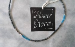 画像5:  【送料無料】◆flower storm◆（長さ約42cm＋アジャスター5cm）グレイとブルー2色のガラスビーズwithステンレスビーズ3mm丸玉 ショートネックレス ステンレス製留め具(アクセサリー SUS304 変色防止 アレルギー対応 メンズ レディース 日本製)