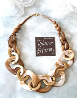画像3: 【送料無料】◆flower storm◆長さ約59cm アクリルチェーンネックレス モカベージュ ステンレス製18KGP留め具（アクセサリー 大ぶり ボリューム 秋冬 18金メッキ 変色防止 アレルギー対応 日本製）