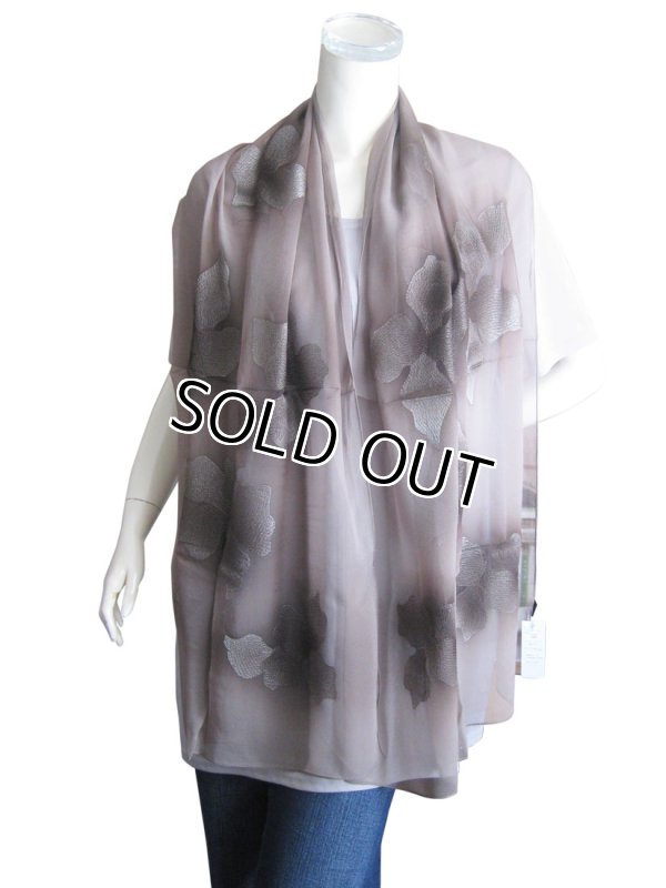 画像4: 【薄手ストール】さりげなくゴージャス！花刺繍入りシルク100％ストール（紫外線対策 UV対策 日除け 冷房対策）