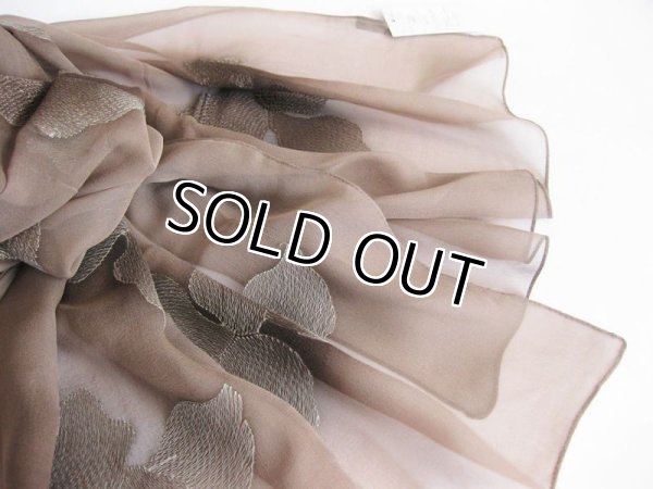 画像5: 【薄手ストール】さりげなくゴージャス！花刺繍入りシルク100％ストール（紫外線対策 UV対策 日除け 冷房対策）