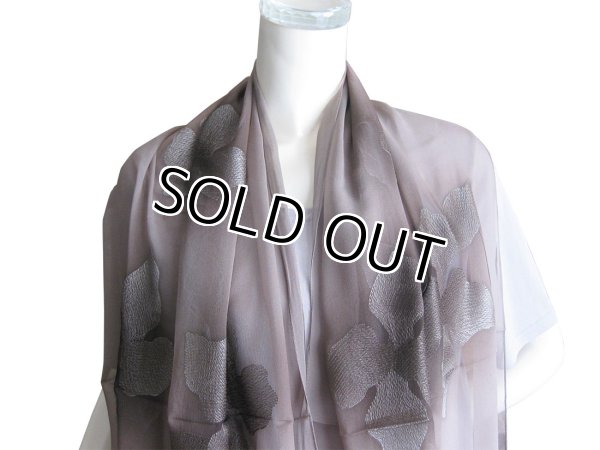 画像3: 【薄手ストール】さりげなくゴージャス！花刺繍入りシルク100％ストール（紫外線対策 UV対策 日除け 冷房対策）