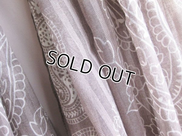 画像3: 【薄手大判ストール】 通年OK♪ふんわり柔らか。ペイズリー柄ストール モカグレー