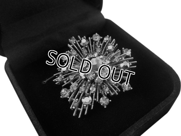 画像2: 【ギフトラッピング付】日本製 アンティークシルバー ラインストーン メタルブローチ 雪の結晶 ケース（クリスマス お祝 ギフト プレゼント）