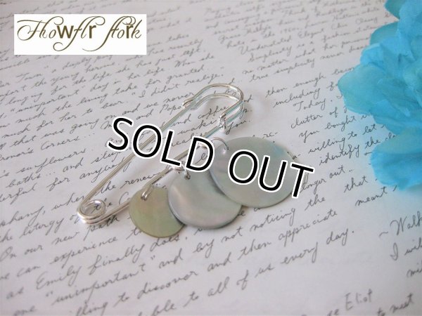 画像3: 【送料無料】【ストールピン/ブローチ】◆flower storm◆白い天然貝モチーフのピンブローチ （キルトピン メンズ/レディースアクセサリー）