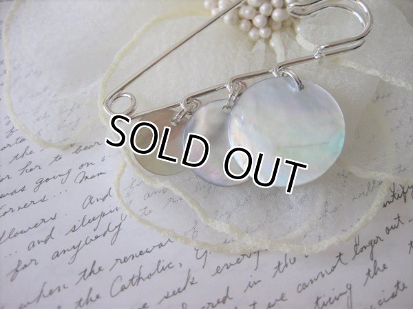 画像5: 【送料無料】【ストールピン/ブローチ】◆flower storm◆白い天然貝モチーフのピンブローチ （キルトピン メンズ/レディースアクセサリー）