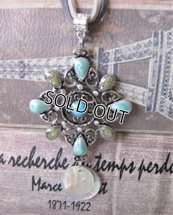 画像2: 【送料無料】【レザーネックレス】◆flower storm◆エスニックフラワー＆天然貝チャームの革紐ロングネックレス ２色展開（アジアン シェル ラインストーン）