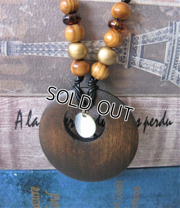 画像4: 【送料無料】【レザーネックレス】◆flower storm◆ 直径5.8cm 大きめウッドリングモチーフと天然貝の本牛革ネックレス （革紐ロングネックレス メンズ/レディース）