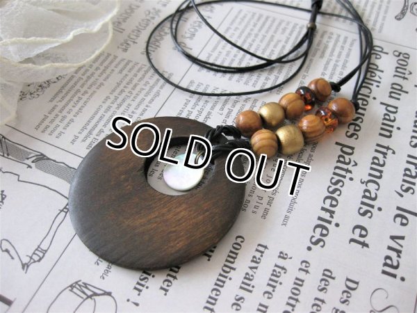 画像3: 【送料無料】【レザーネックレス】◆flower storm◆ 直径5.8cm 大きめウッドリングモチーフと天然貝の本牛革ネックレス （革紐ロングネックレス メンズ/レディース）