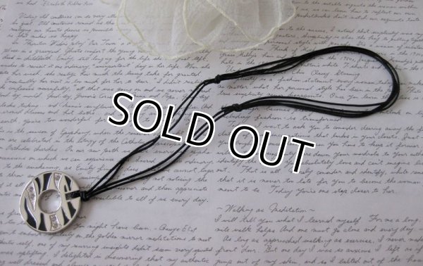 画像2: 【送料無料】クールなゼブラ柄サークルチャームのレザーネックレス（革紐ネックレス メンズ/レディース）