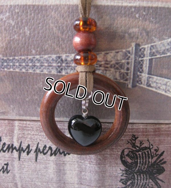 画像2: 【送料無料】【レザーネックレス】◆flower storm◆天然石ブラックオニキスのぷっくりハート＆ウッドリング革紐ロングネックレス（メンズ/レディース）