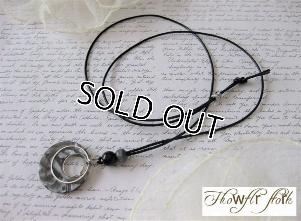 画像3: 【送料無料】【レザーネックレス】◆flower storm◆ 直径3.5cm シェル柄リングモチーフのクールな本牛革ネックレス（革紐ロングネックレス レディース/メンズ）