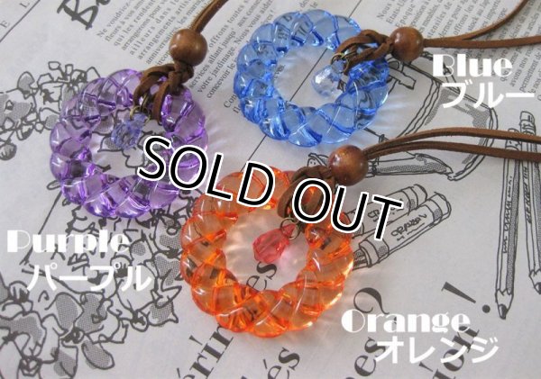 画像2: 【送料無料】【レザーネックレス】◆flower storm◆ 直径4.8cm キュートなポップカラーの大きめリングモチーフ革紐ロングネックレス 3色（レザーネックレス レディース ）