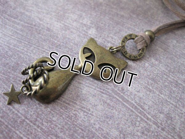 画像4: 【送料無料】【レザーネックレス】◆flower storm◆大きな目がラブリーな輪投げネコちゃん アンティークゴールド（アクセサリー/メンズ/レディース）