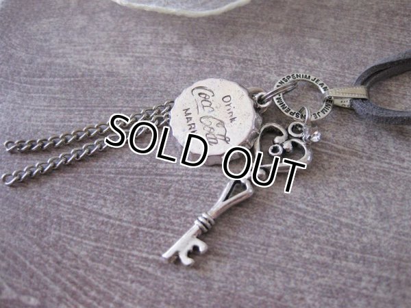 画像5: 【送料無料】【レザーネックレス】◆flower storm◆コカコーラ王冠＆メタルチャームのレトロクールな革紐ロングネックレス 2種（鍵 星 アクセサリー メンズ/レディース）