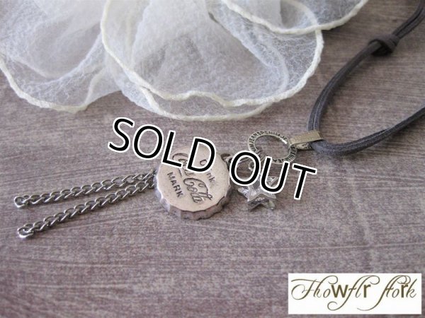 画像8: 【送料無料】【レザーネックレス】◆flower storm◆コカコーラ王冠＆メタルチャームのレトロクールな革紐ロングネックレス 2種（鍵 星 アクセサリー メンズ/レディース）