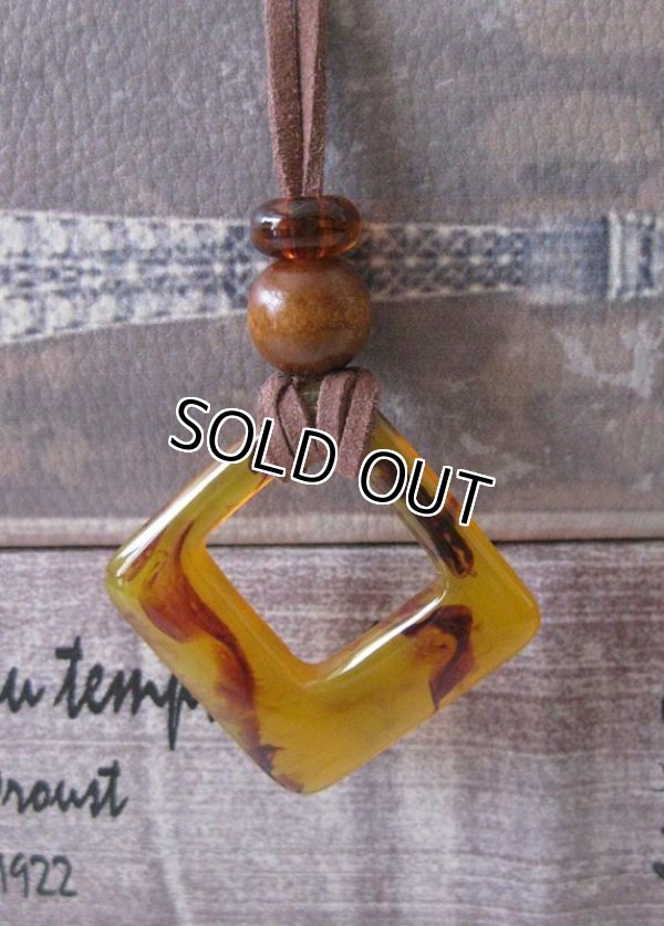 画像10: 【送料無料】【レザーネックレス】◆flower storm◆べっ甲調スクエアチャームのシックな革紐ロングネックレス 2色（メンズ/レディース）