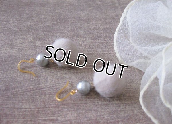 画像4: 【送料無料】【ピアス】◆flower storm◆フェイクファー＆TOHO製エアーパール樹脂フックピアス 秋冬デザイン♪ 2色（アクセサリー アレルギー対応 エコファー）