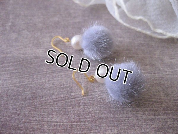 画像11: 【送料無料】【ピアス】◆flower storm◆フェイクファー＆TOHO製エアーパール樹脂フックピアス 秋冬デザイン♪ 2色（アクセサリー アレルギー対応 エコファー）