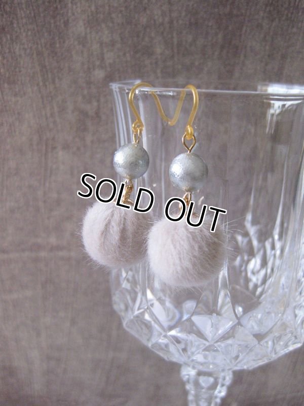 画像3: 【送料無料】【ピアス】◆flower storm◆フェイクファー＆TOHO製エアーパール樹脂フックピアス 秋冬デザイン♪ 2色（アクセサリー アレルギー対応 エコファー）