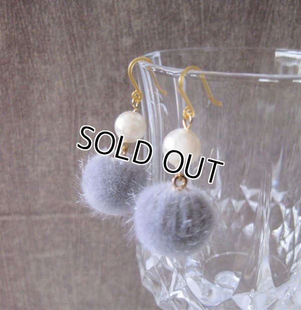 画像12: 【送料無料】【ピアス】◆flower storm◆フェイクファー＆TOHO製エアーパール樹脂フックピアス 秋冬デザイン♪ 2色（アクセサリー アレルギー対応 エコファー）