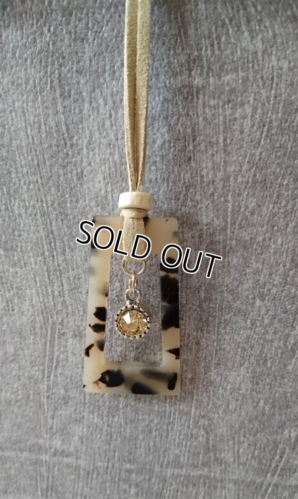 画像2: 【送料無料】【レザーネックレス】◆flower storm◆べっ甲柄台形チャーム＆大粒ラインストーンの革紐ロングネックレス（アクセサリー メンズ/レディース）