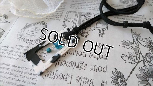 画像5: 【送料無料】【レザーネックレス】◆flower storm◆モノトーン台形チャーム＆キューブ型ブルービーズの革紐ロングネックレス（アクセサリー メンズ/レディース）