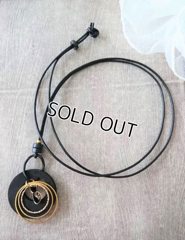 画像8: 【送料無料】【レザーネックレス】◆flower storm◆黒猫＆三つのリングモチーフの本牛革ロングネックレス（革紐アクセサリー レディース/メンズ）