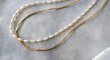 画像3: 【送料無料】◆flower storm◆長さ約46cm ホワイトパール＆ゴールドメタルパーツの２連ネックレス  (アクセサリー フェイクパール 真鍮ビーズ TOHOビーズ 日本製 レディース メンズ ）