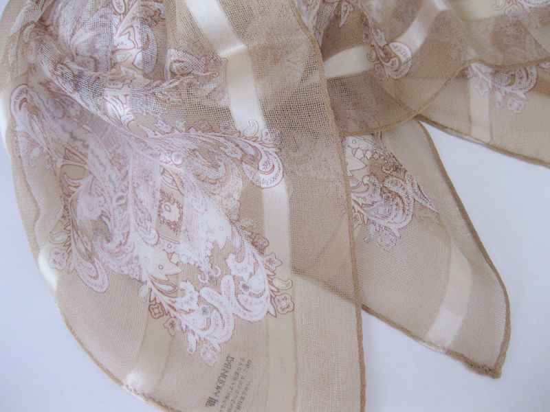 画像: 【薄手ストール】【日本製】シルク100％小さめサイズのスカーフ 59×59cm正方形（紫外線対策 UV対策 日除け ）