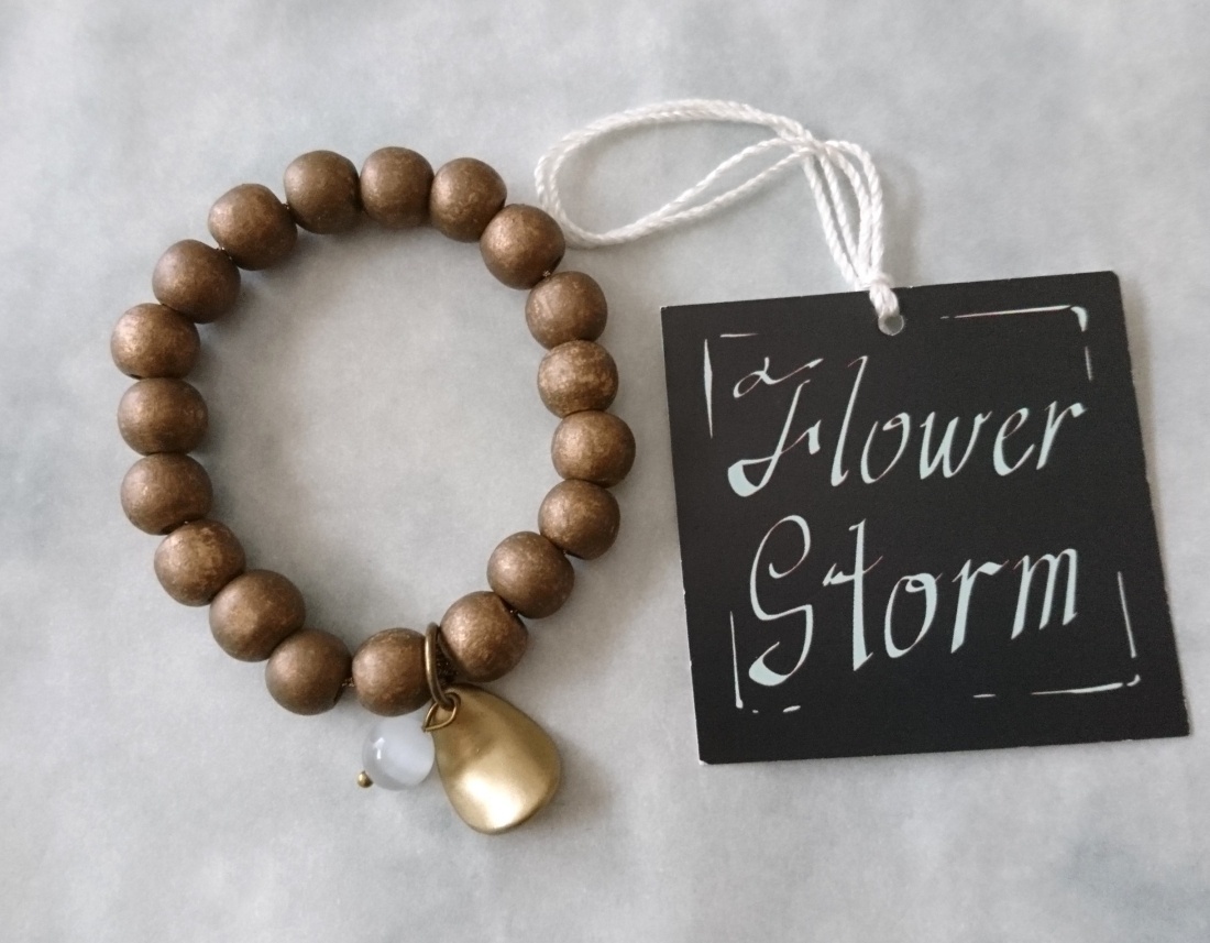 画像: 【送料無料】◆flower storm◆数珠ブレス 軽さとカジュアル感が魅力 ウッドビーズとキャッツアイ、リーフチャームのブレスレット ダークゴールド（アクセサリー 腕輪 木製 猫目石 人工石 パワーストーン 葉っぱ 自然素材 日本製 メンズ レディース）