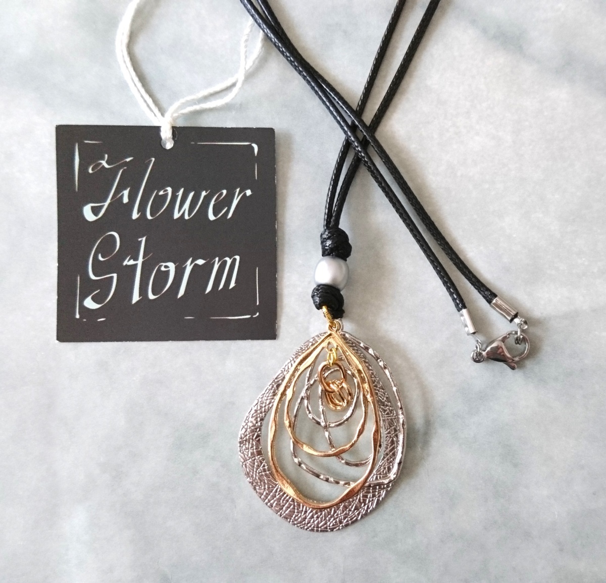 画像2: 【送料無料】◆flower storm◆長さ約74cm シルバー×ゴールド コンビネーションカラーのメタルフレームチャーム ロングネックレス （アクセサリー ステンレス 日本製 ）