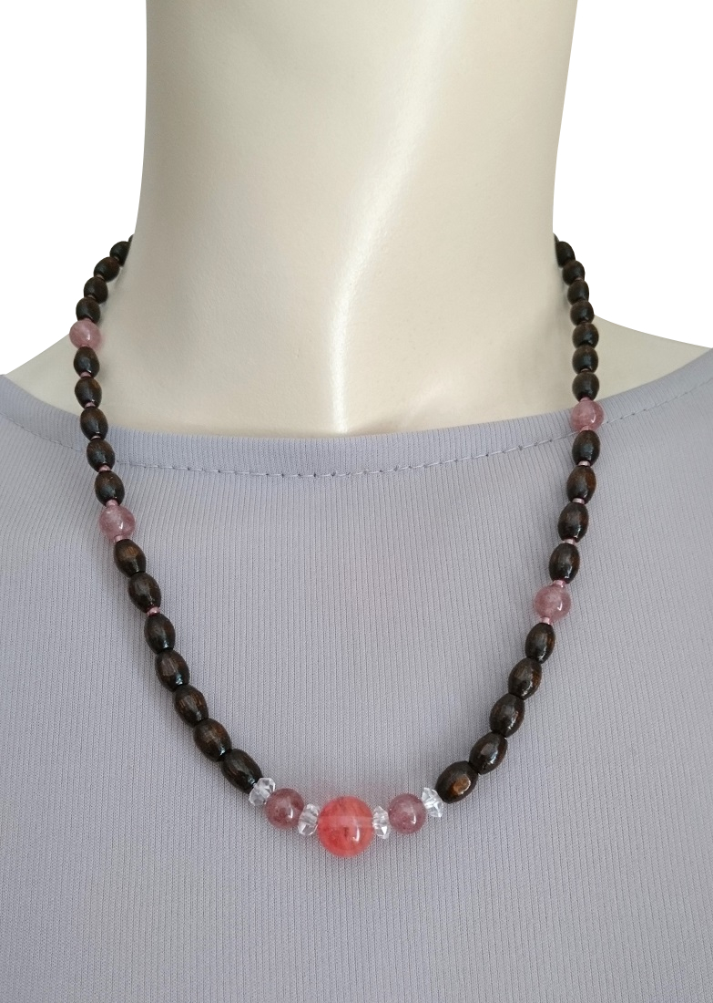 画像: 【送料無料】◆flower storm◆長さ52~57cm 天然石ストロベリークォーツ、水晶＆ライス型ウッドビーズのネックレス Brown×Red アジャスター付 ( パワーストーン 天然木 TOHOビーズ ステンレス アクセサリー 日本製 レディース ） 