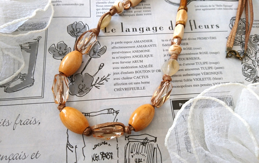 画像6: 【送料無料】◆flower storm◆長さ約72cm 大振り ウッドとアクリル、水牛ビーズの 革紐ロングネックレス ライトマスタード×ブラウン（アクセサリー レザーネックレス 木製 樹脂 バッファローホーン 天然素材 日本製）