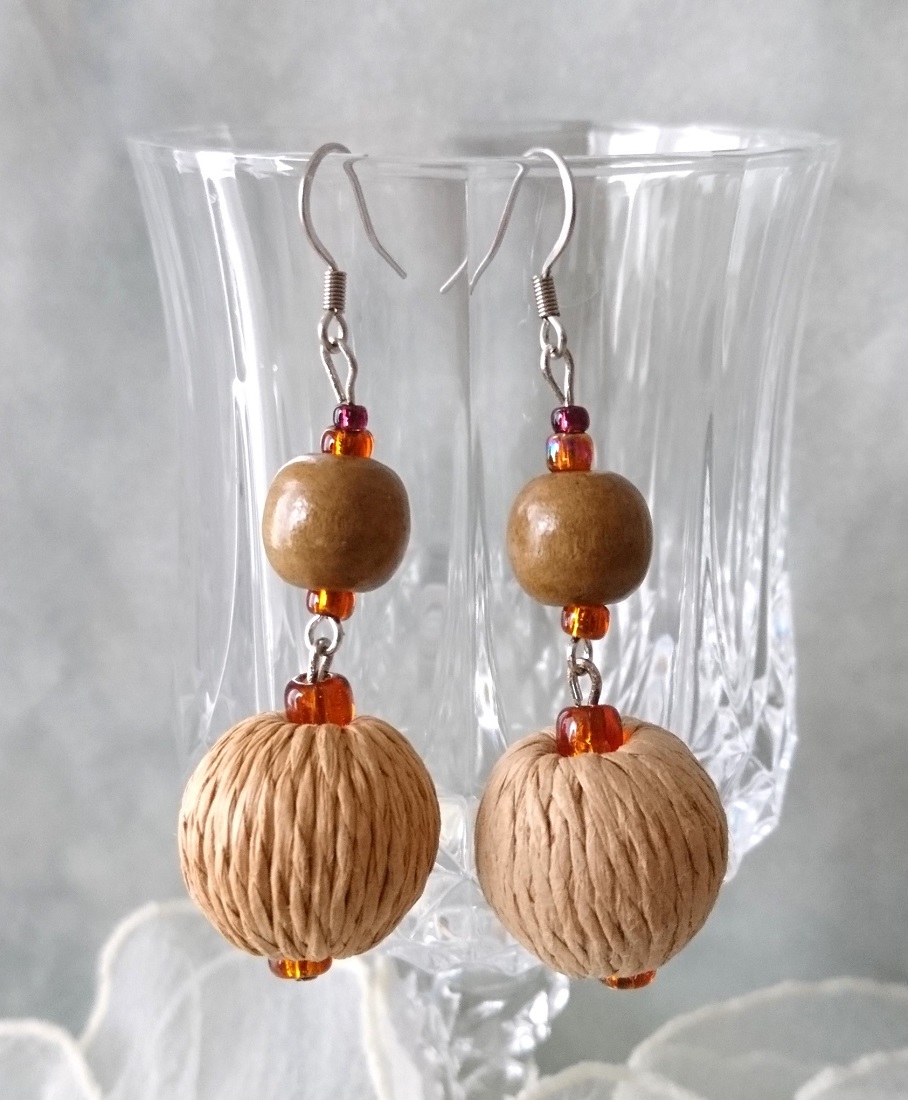 画像: 【送料無料】◆flower storm◆19mm丸玉デザインウッドビーズ＆ガラスビーズのステンレス製フックピアス (アクセサリー イヤリング サージカルステンレス  木製 TOHOビーズ 天然素材 日本製 ）