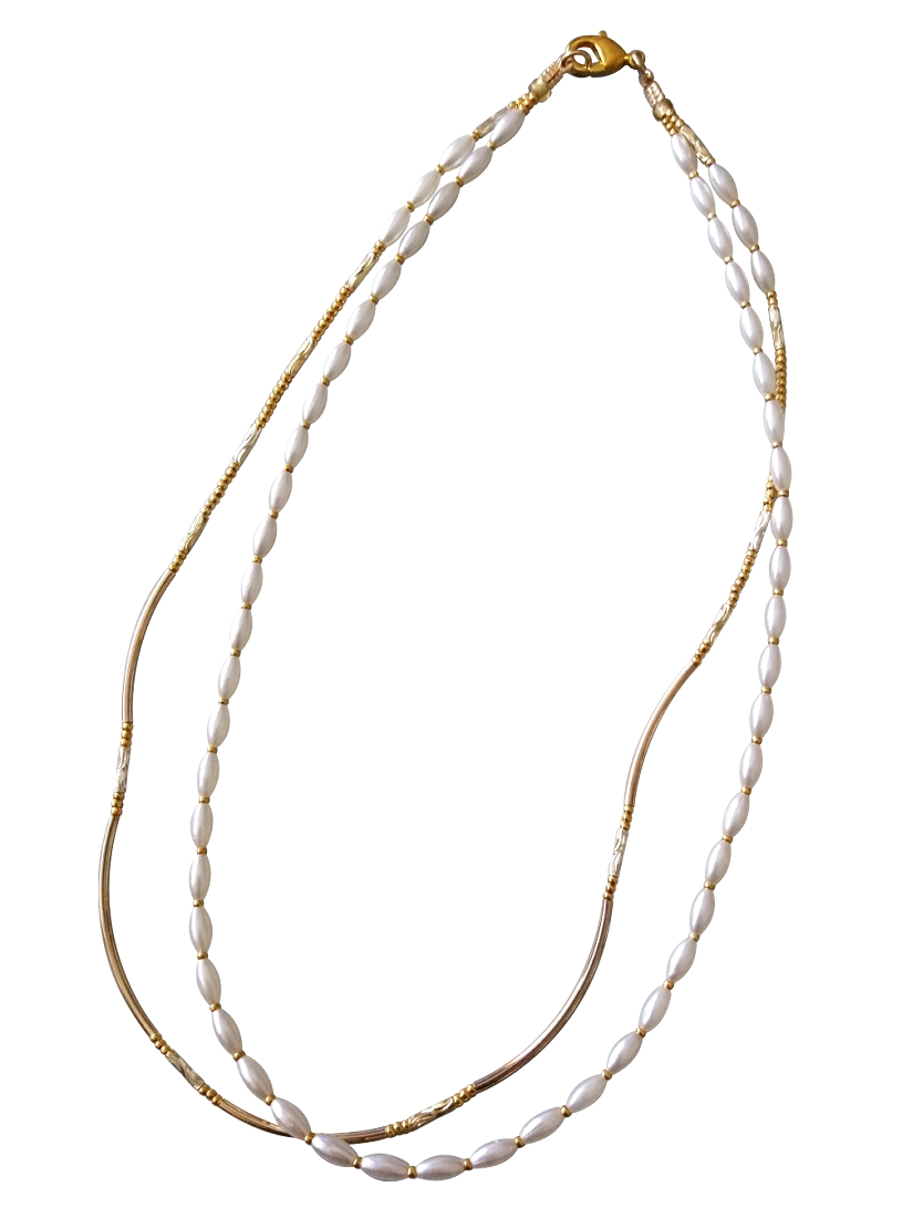 画像: 【送料無料】◆flower storm◆長さ約46cm ホワイトパール＆ゴールドメタルパーツの２連ネックレス  (アクセサリー フェイクパール 真鍮ビーズ TOHOビーズ 日本製 レディース メンズ ）